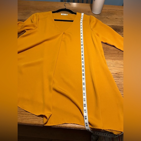 Sympli Mustard High-low hem line V-Neck Blouse quarter to 3/4 sleeves Size M - Picture 4 of 8